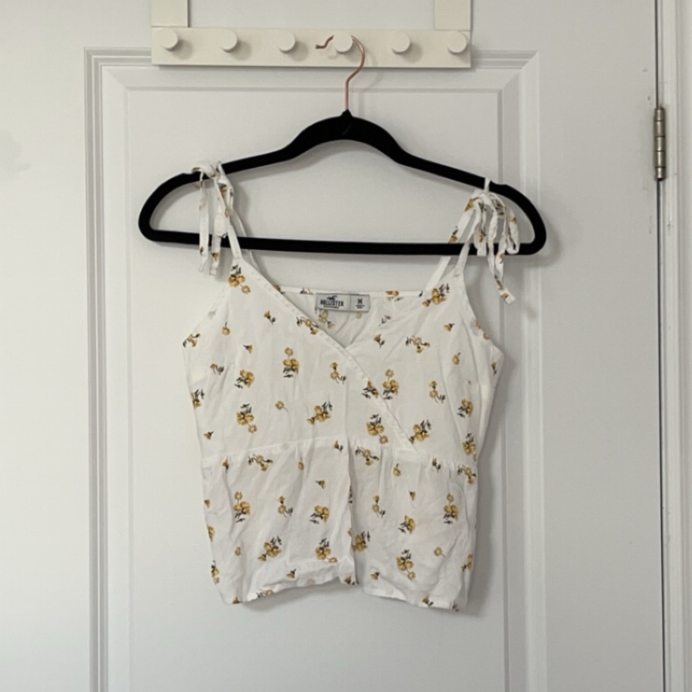 Hollister ~ yellow floral tank top